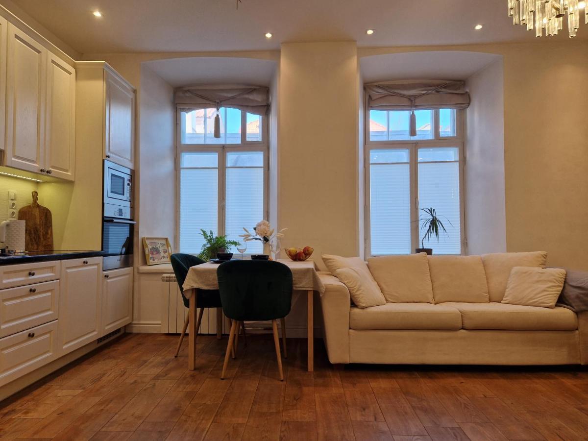 Lovely Apartment In Tallinn Old Town Esterno foto