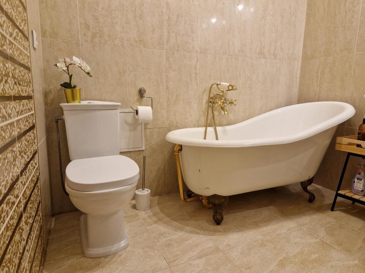 Lovely Apartment In Tallinn Old Town Esterno foto