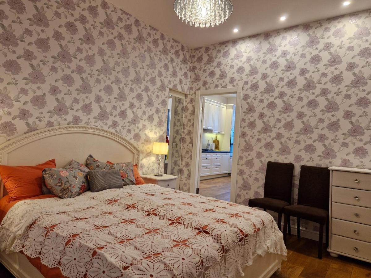 Lovely Apartment In Tallinn Old Town Esterno foto