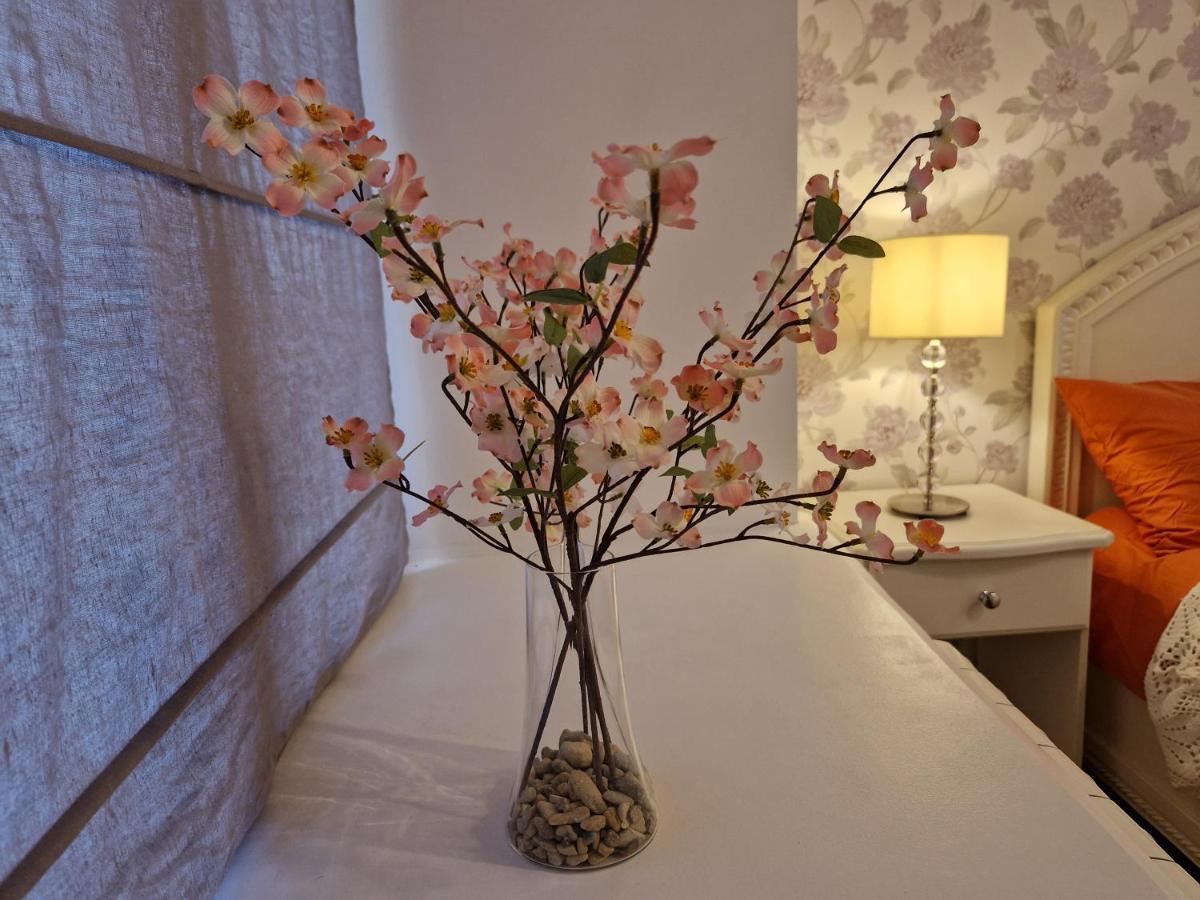 Lovely Apartment In Tallinn Old Town Esterno foto